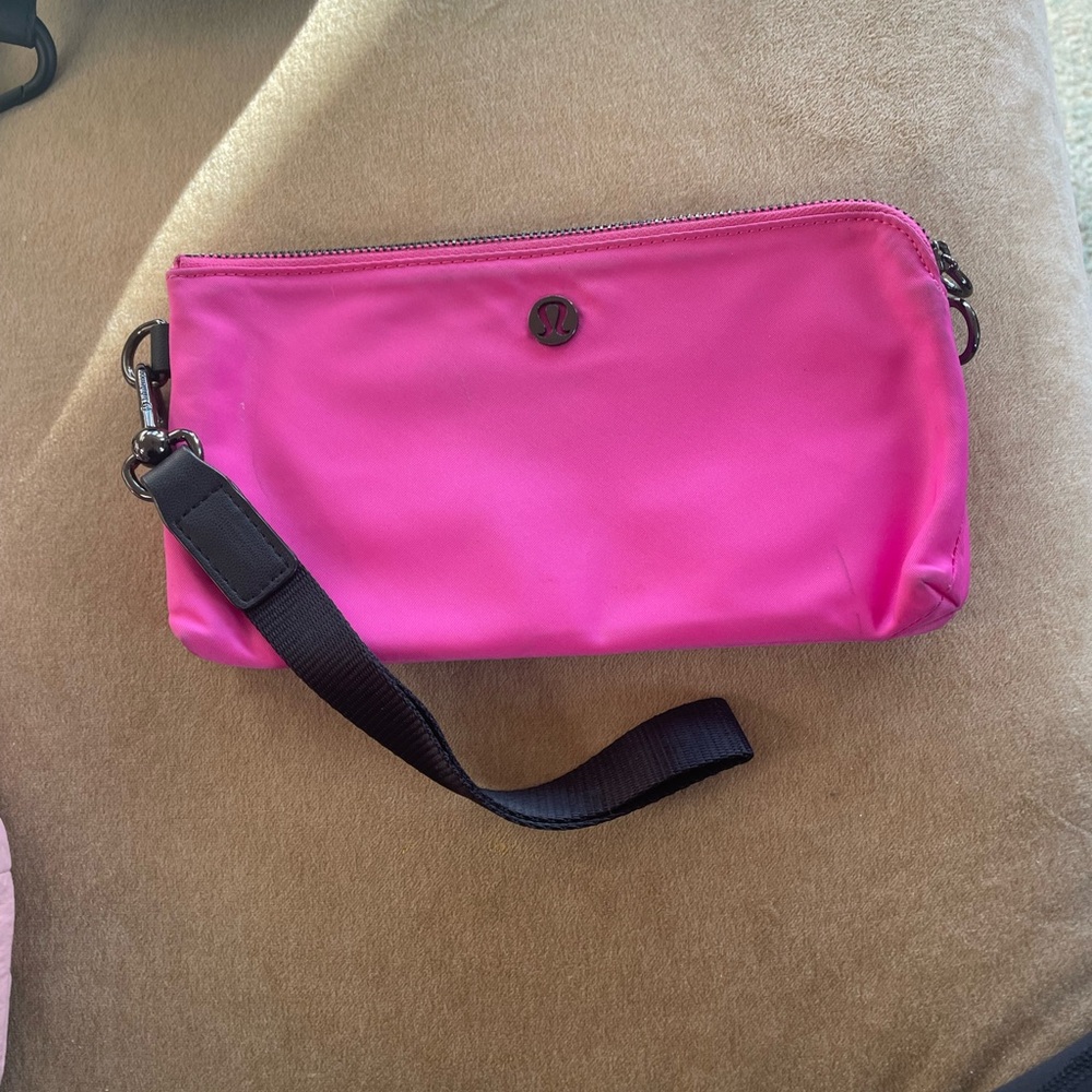 Lululuemon clutch